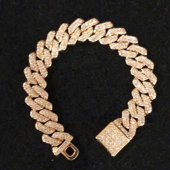 Elegant Gold Bracelet with Crystal Accents - Picture 4 of 10